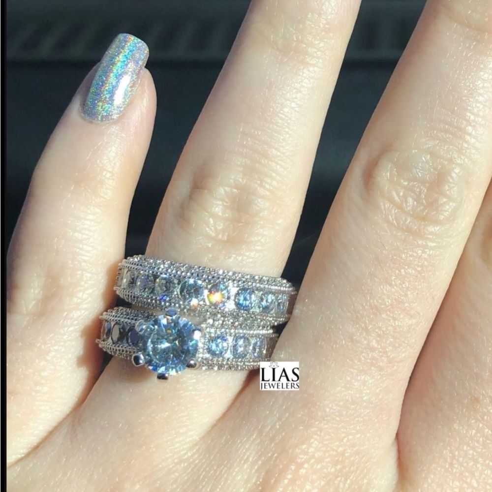 New 18k white gold wedding ring set